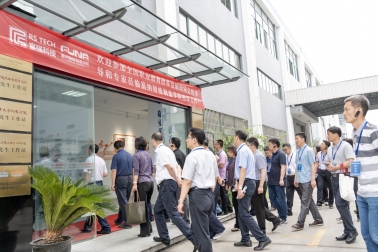 <strong>全國職業(yè)教育改革發(fā)展現(xiàn)場會代表考察富納智能制造學院</strong>